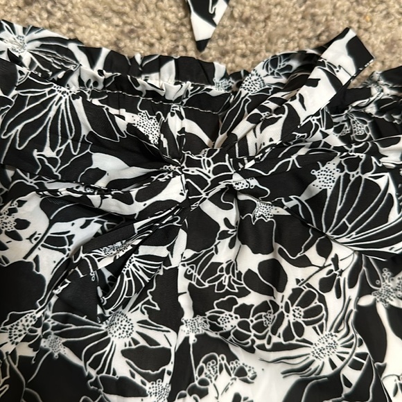 Lulu’s Two Piece Short Set - Picture 4 of 6